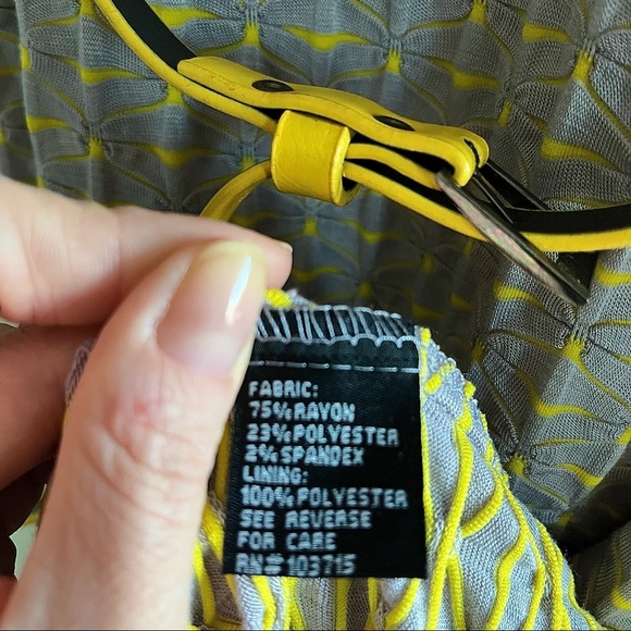 ✨NWT✨🏷Sharagano: Gray/Yellow Belted Cap-Sleeve Sheath Dress - Picture 6 of 11